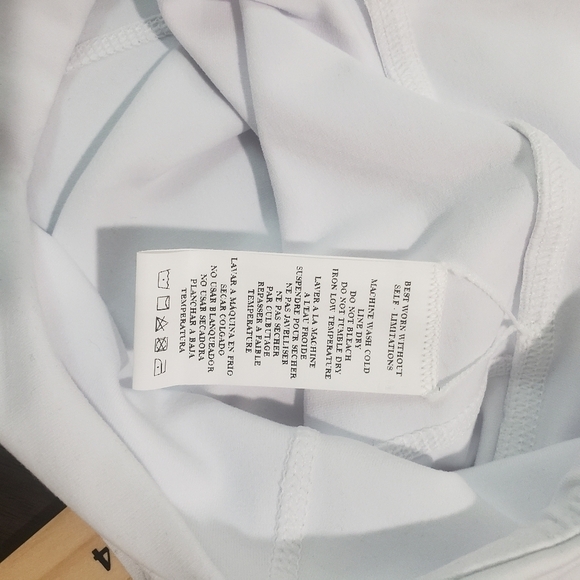 Recreational Habits White Mini Biker Shorts Size Medium - Picture 13 of 14